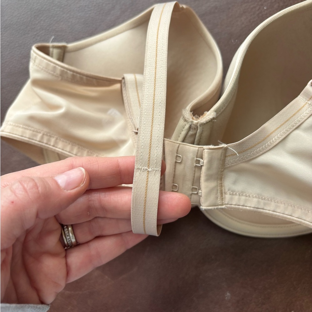 Chantelle Nude Underwire Bra Size 38C - Picture 4 of 6